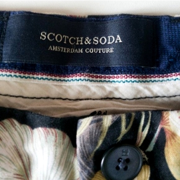 Scotch & Soda Tropical Print 8" Inseam Cotton Shorts - Picture 9 of 14